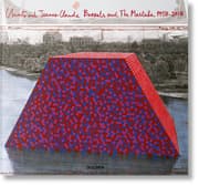 Cover von Christo and Jeanne-Claude. Barrels and The Mastaba 1958-2018
